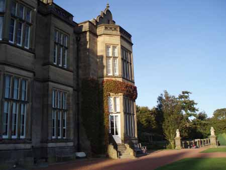 photo (38KB) : Matfen Hall, Northumberland. Photo courtesy of Dominic Tate©, SHERPA/RSP, University of Nottingham.