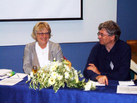 photo (39KB) : Biddy Fisher, CILIP President and Alan Danskin of the British Library at the start of the conference